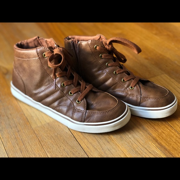 Cat & Jack Other - Cat & Jack faux leather zipper sneakers high sz 6